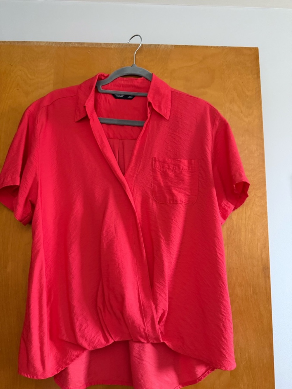 Simply Vera Wang Red Blouse Size M Short Sleeve Collared Wrap Front Top
